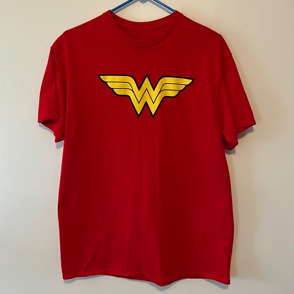 Wonder Woman: DC t-shirt, Large , Excellent Condition, no stains & never worn